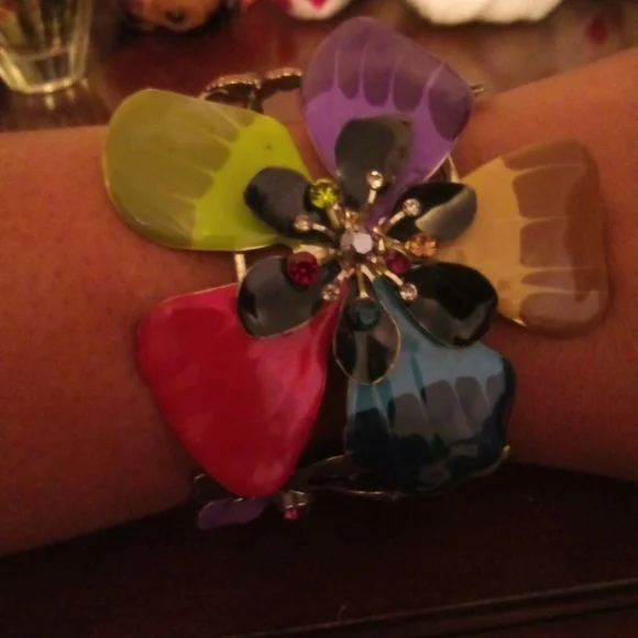 One of a kind flower bracelet - Picture 2 of 10